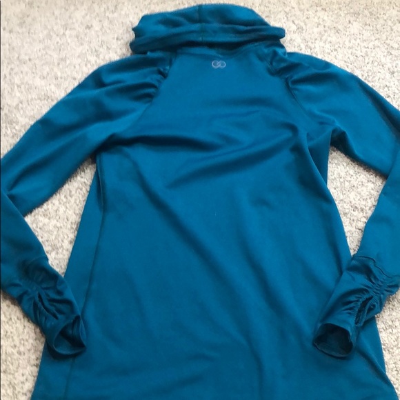 Athletic Turtle Neck - Picture 3 of 3